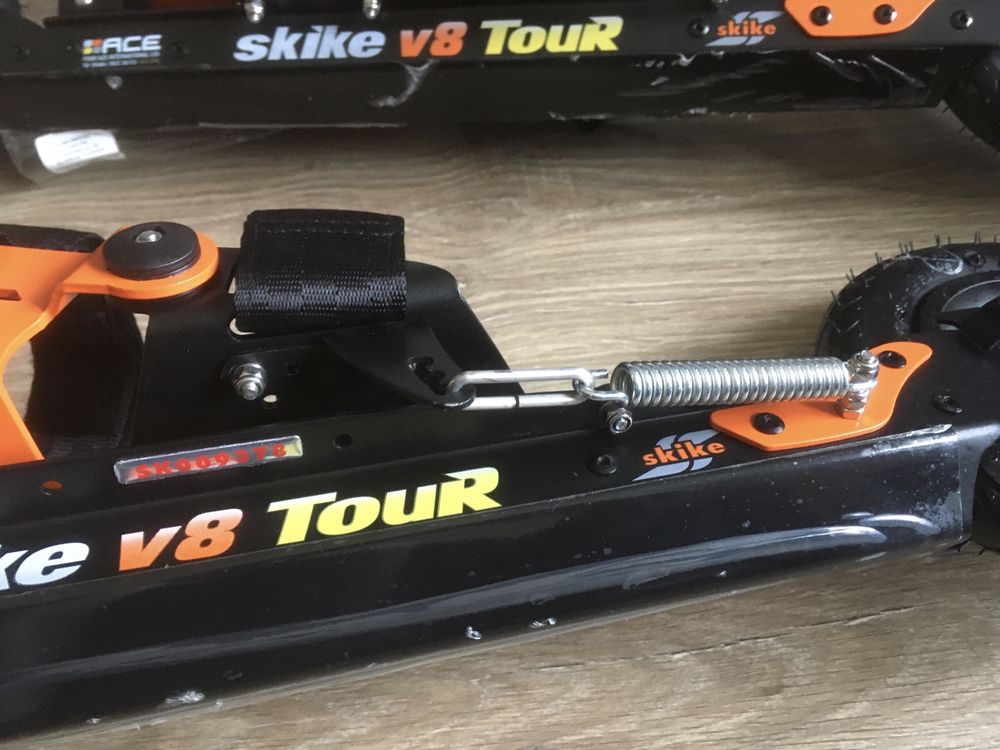 Skike V8 Tour nartorolki nowe !