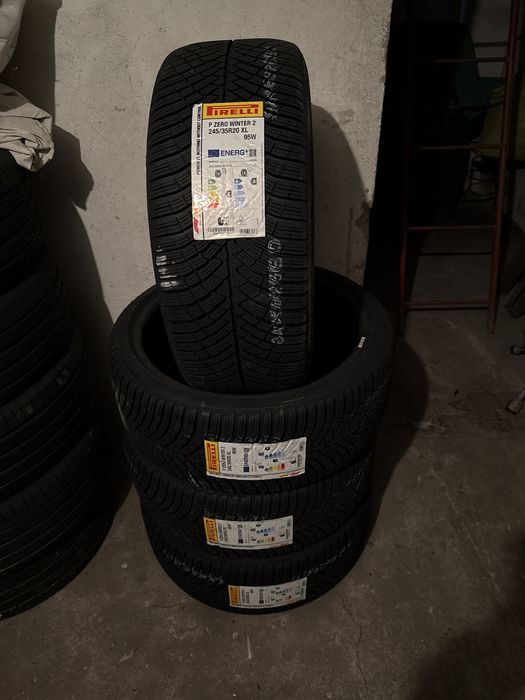 Sprzedam Pirelli P Zero Winter 2 245/35R20 XL