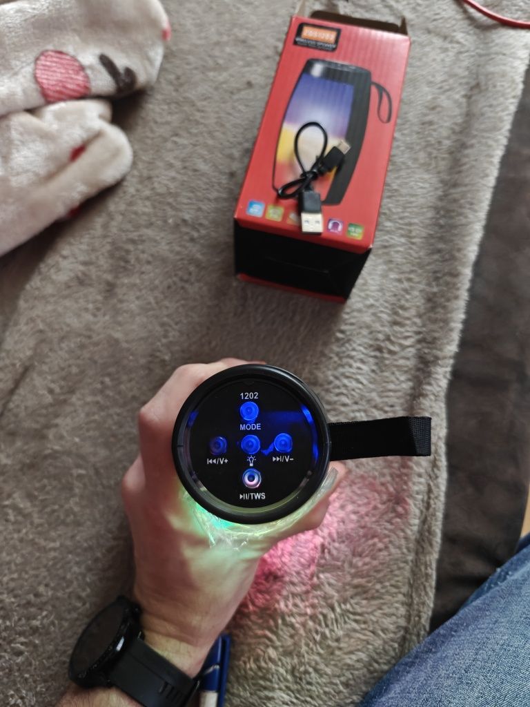 Nowy bezprzewodowy głośnik Bluetooth z kolumną basową przenośna latarn