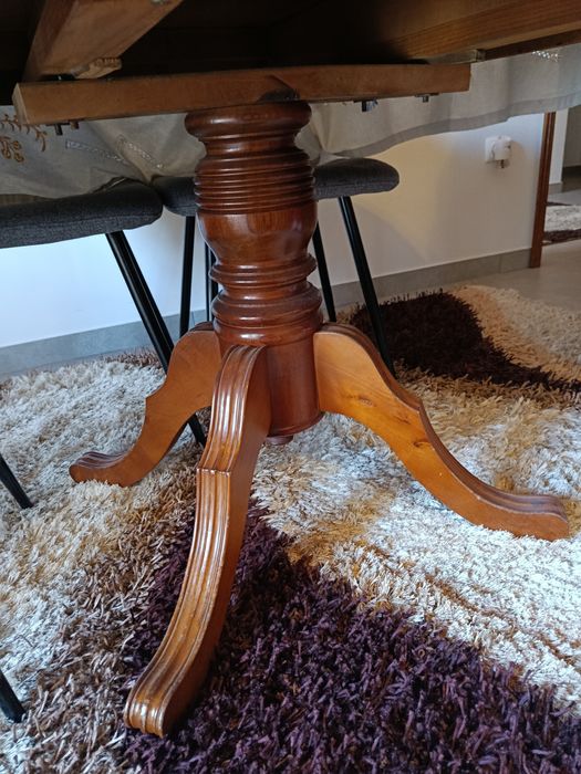 Mesa de sala em madeira