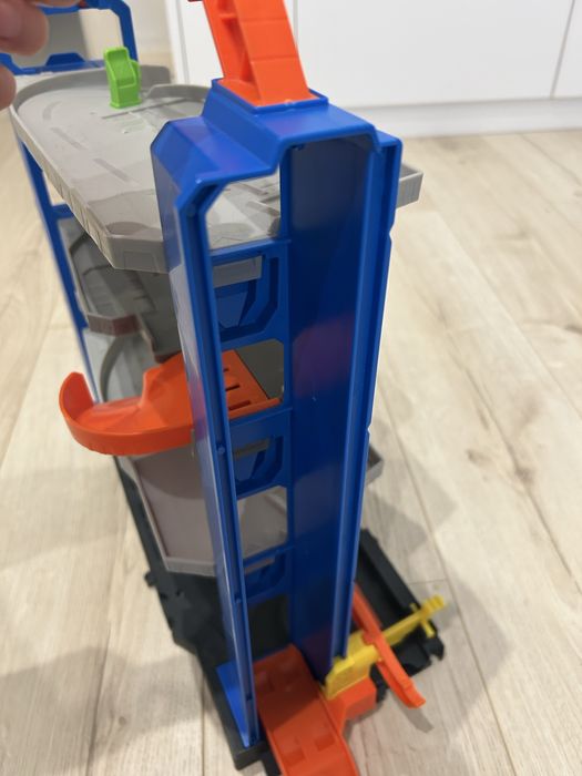 Продам гараж-паркінг Hot Wheels