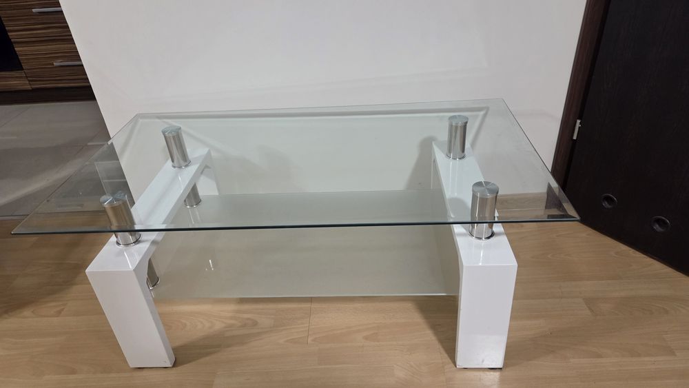 Szklany stolik kawowy