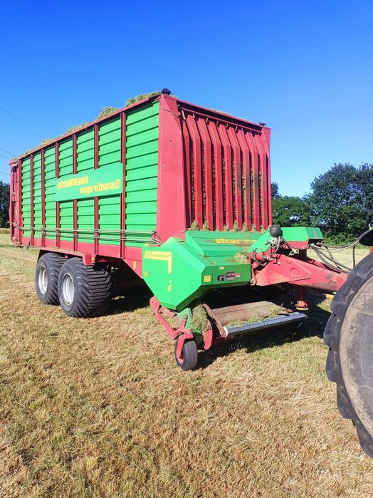 Przyczepa samozbierająca Strautmann mega vitesse 3