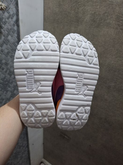 Дитячі кросівки PUMA VOYAGE  32 розмір 20,5 см білі чорні рожеві