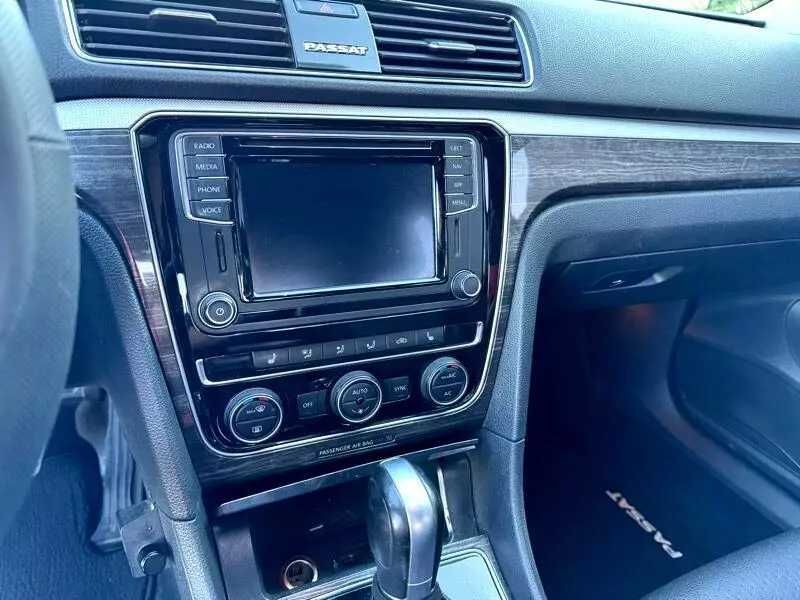 2018 Volkswagen Passat SEL