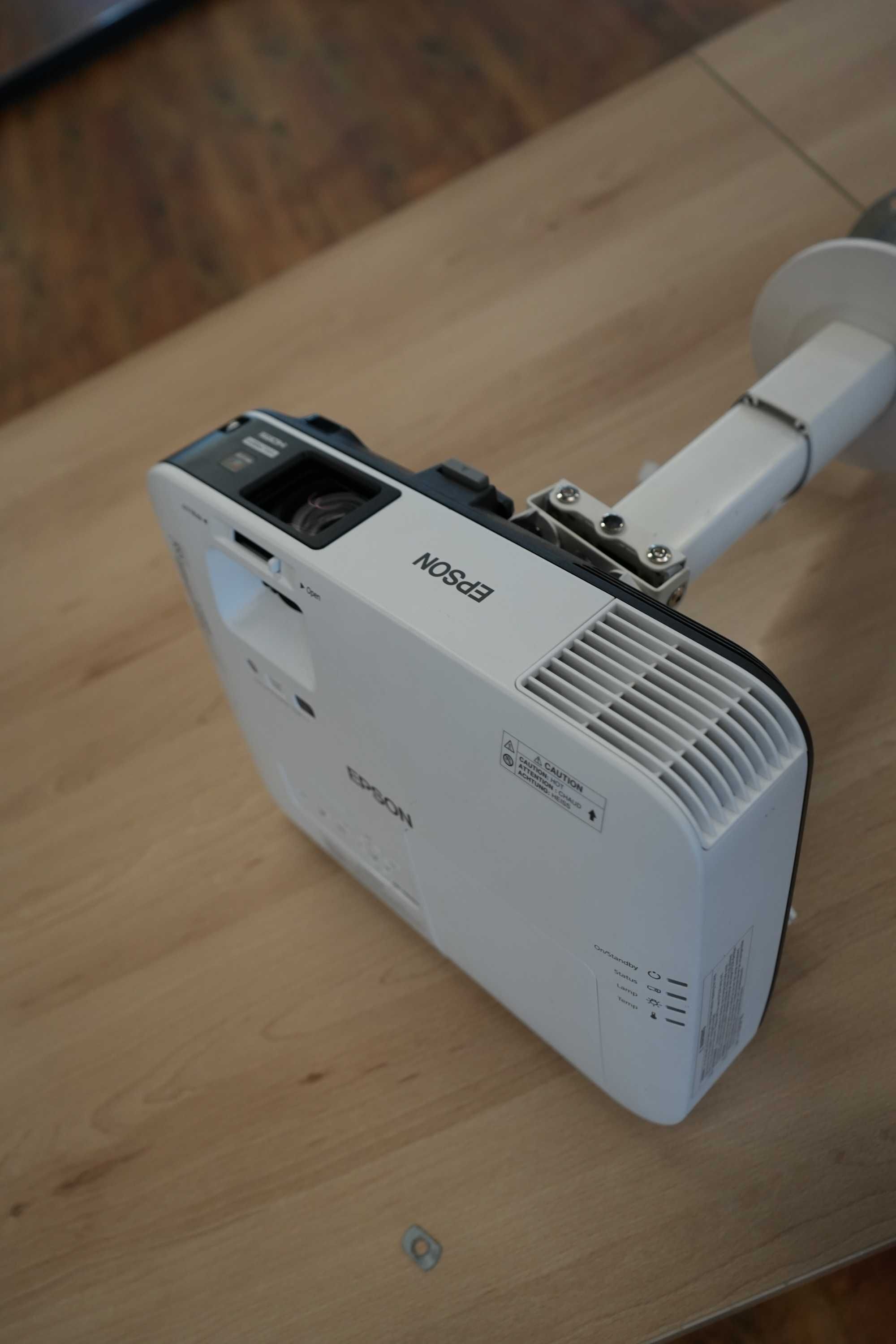 Projektor Epson EB-2250U jak nowy i ekran Suprema Andromeda Elegant IM