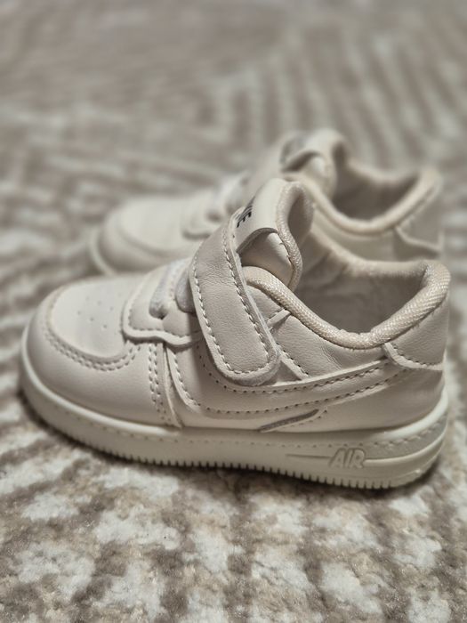 Кросівки білі дитячі