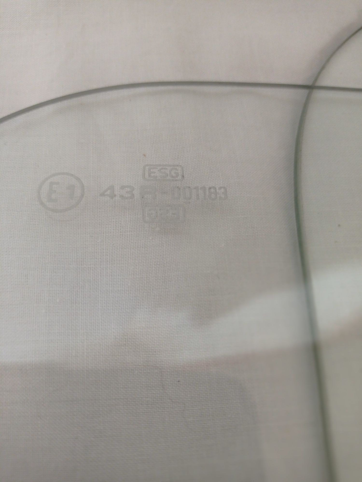 2 szyby boczne  ESG  E1 43R-001183