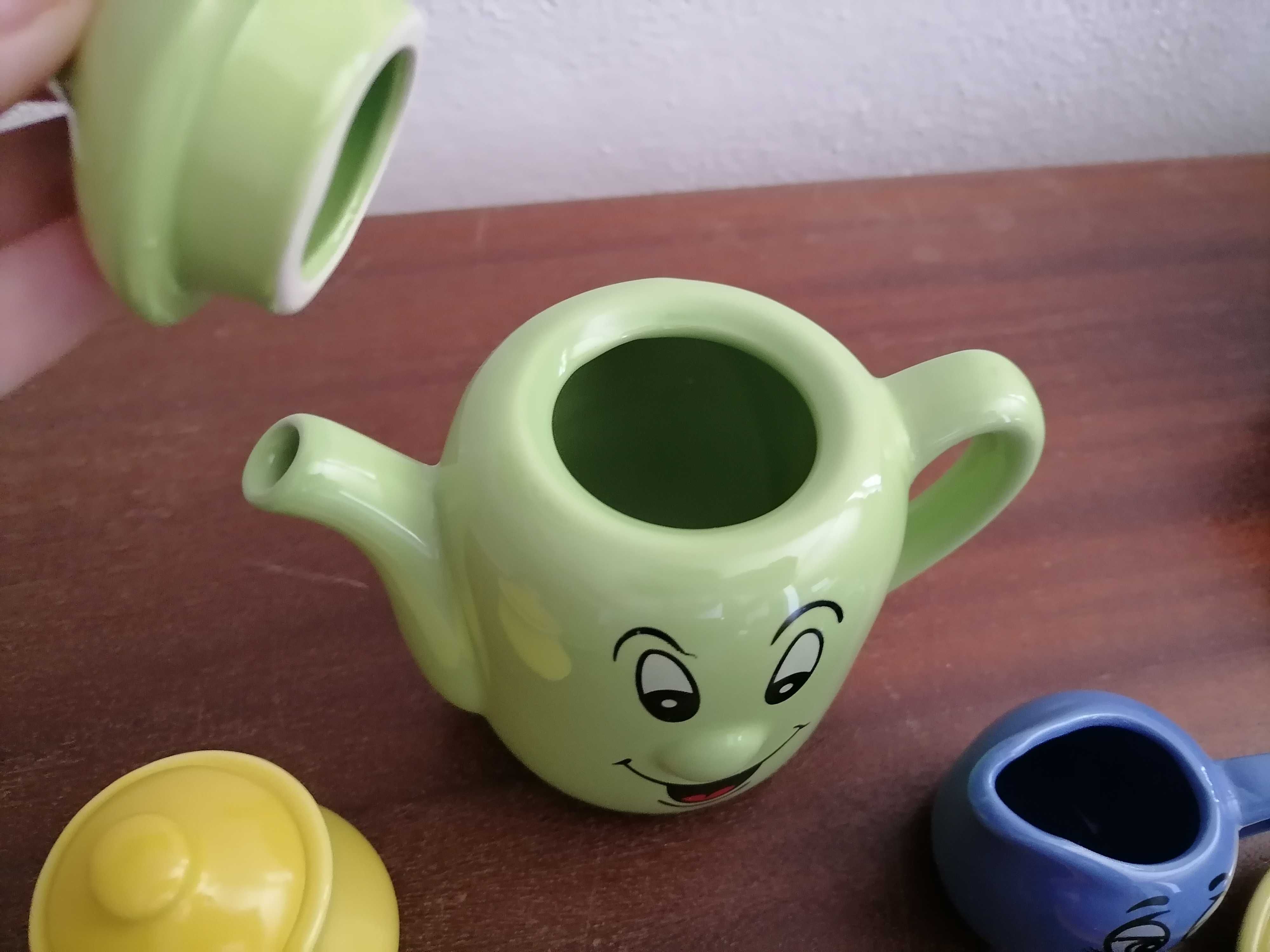 Serviço de chá de brincar