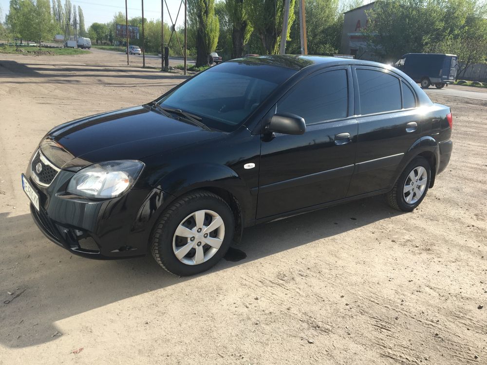 Продам Kia Rio 1.4 16V 2009 год