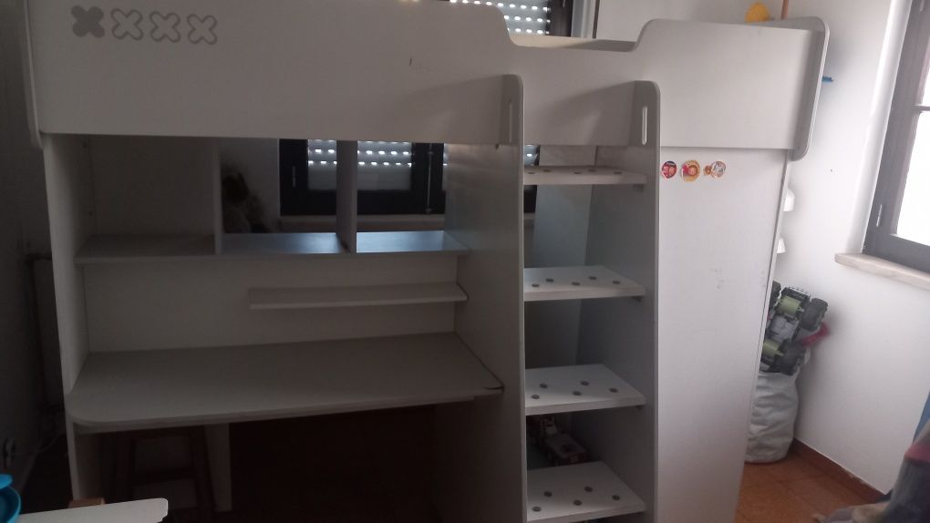 Vendo beliche com secretaria e roupeiro