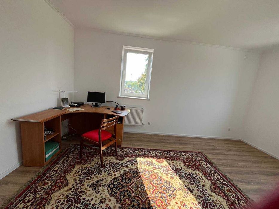 Продам 2-х этажный, современный, дом новой постройки в Центре