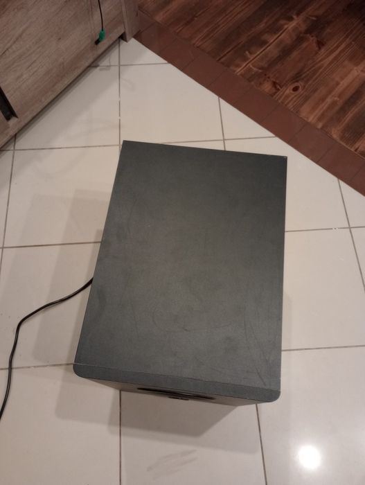 Magnat Subwoofer Czarny kolor Sprawny ładnie gra