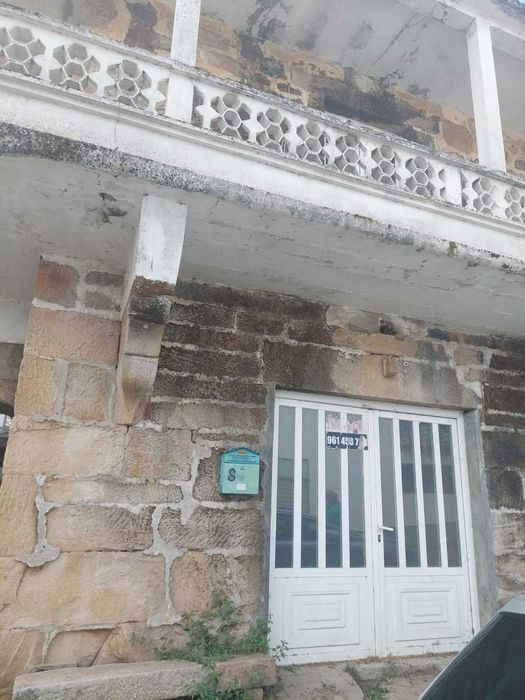 Moradia t4 ,recuperar-melgaço-garagem