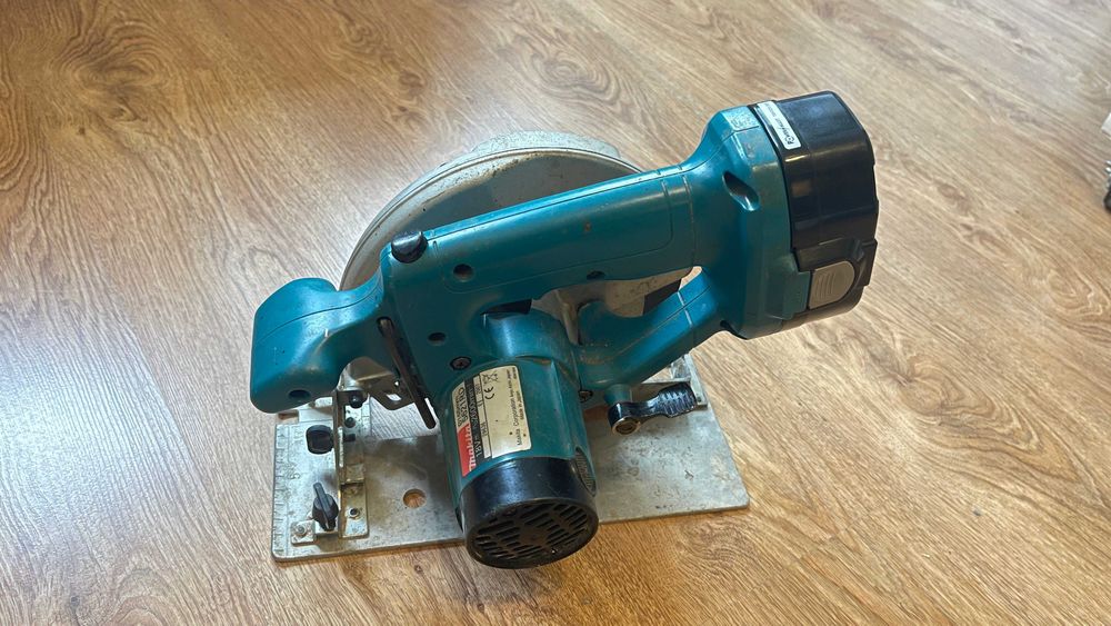 Pilarka MAKITA 5621RD 18V + Wyrzynarka MAKITA 4334D
