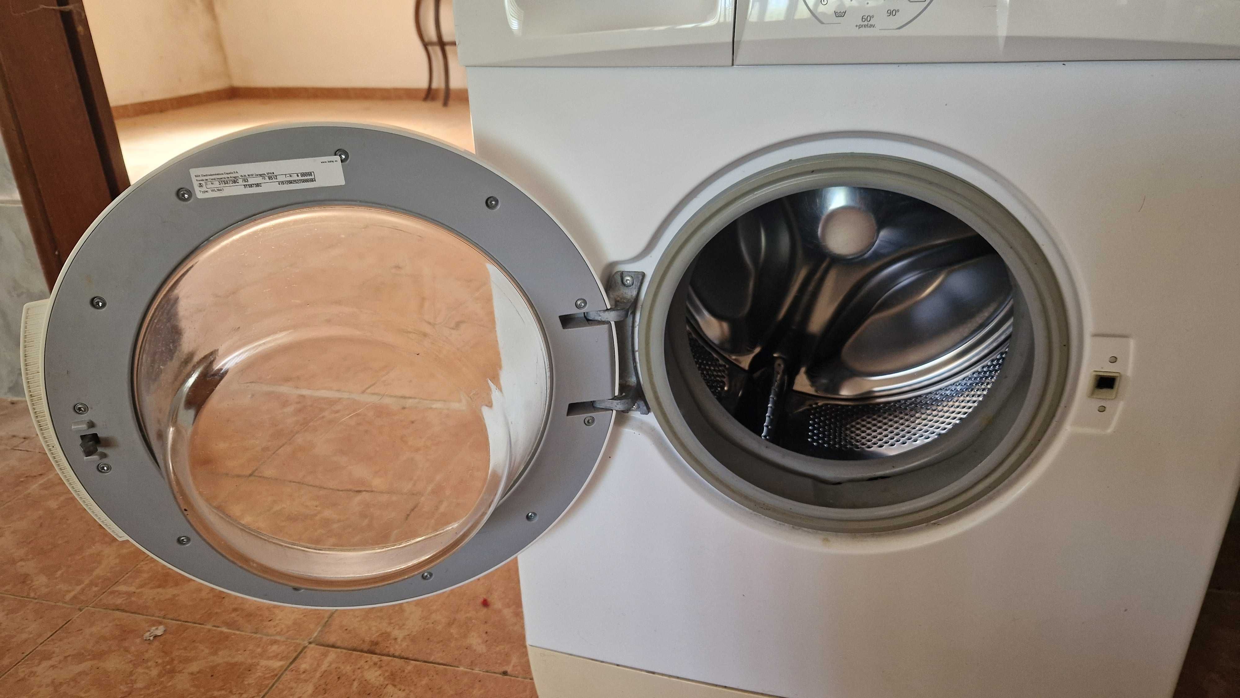 Maquina lavar roupa Balay com pouco uso