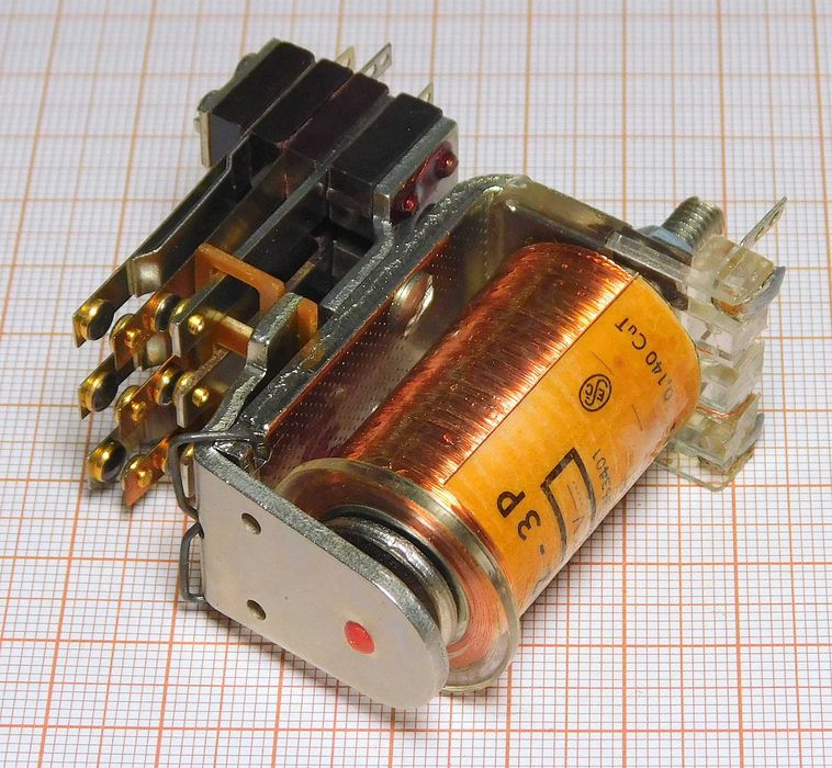 Przekaźnik 24V DC 346om 58227.009 RP102-3P SIEMENS [0407]