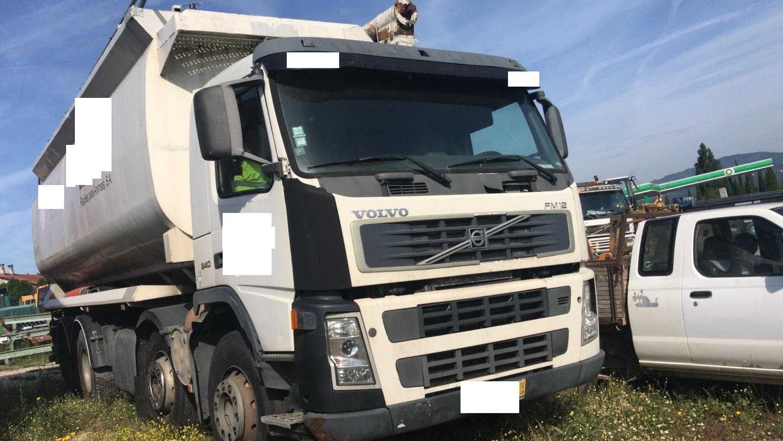 ST - 21MN10 - Volvo FM12 - ano 2003 - Transporta rações para animais