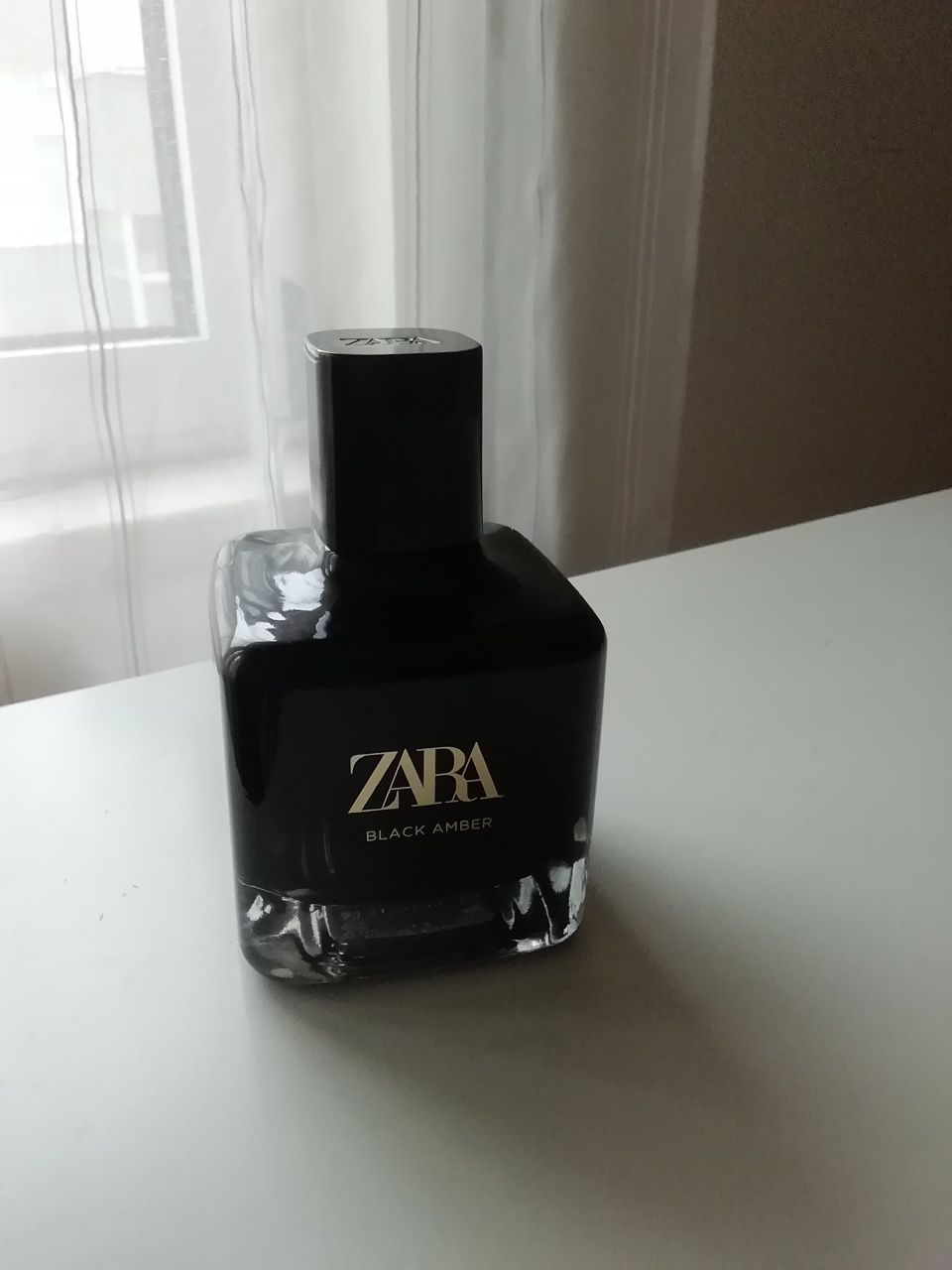 Frasco Black Amber da Zara, vazio