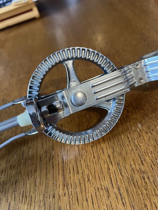 Ręczny retro mikser na korbkę firmy Prestige