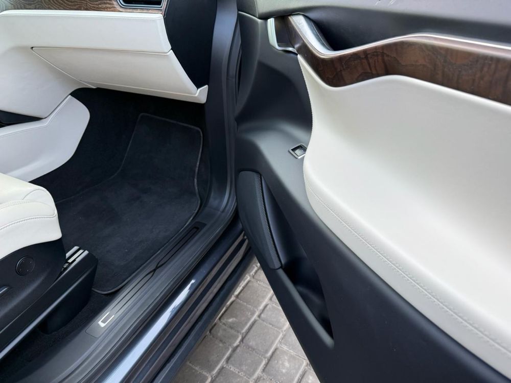 Продам Tesla Model X