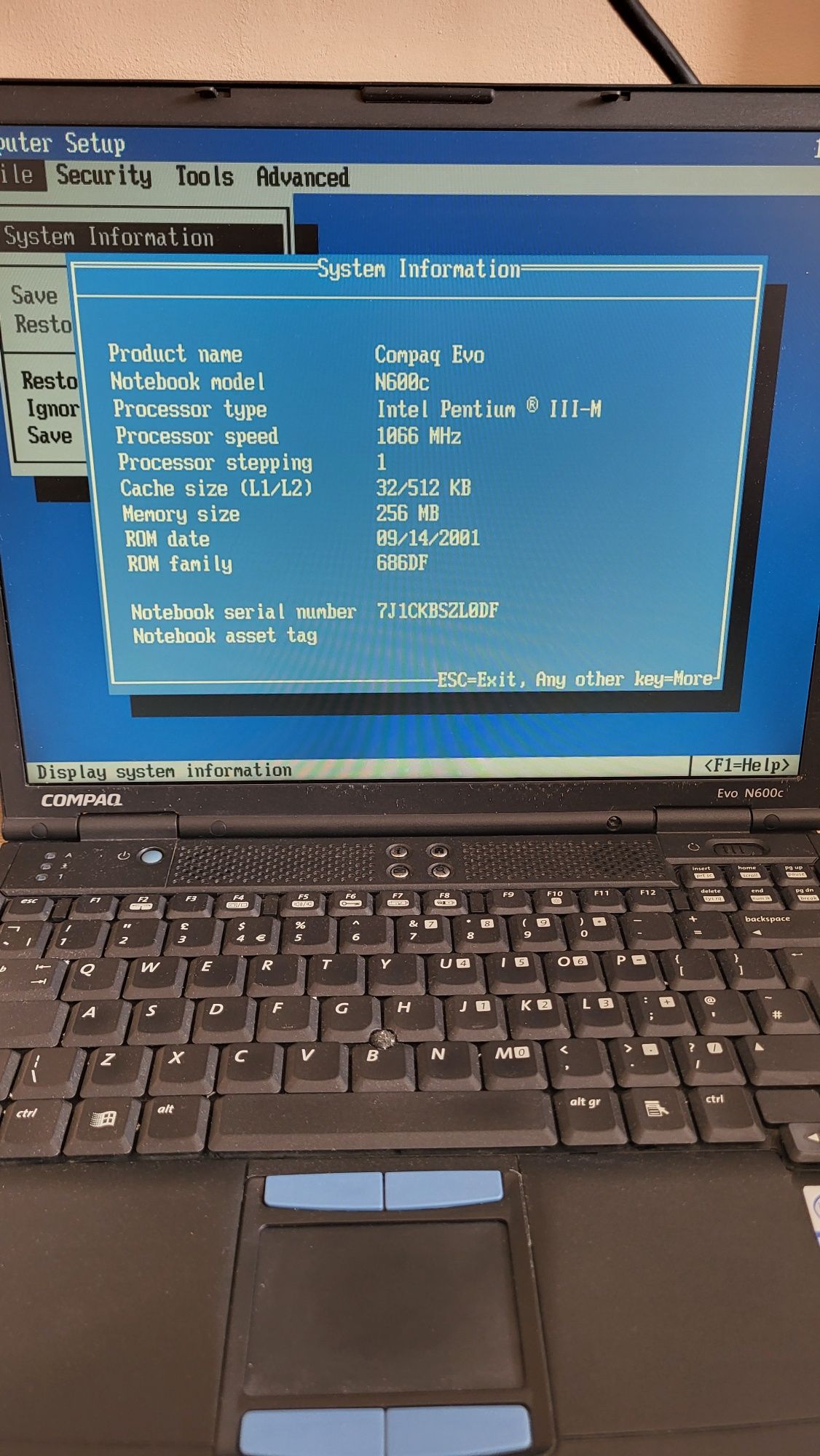 Retro laptop compaq evo n600c