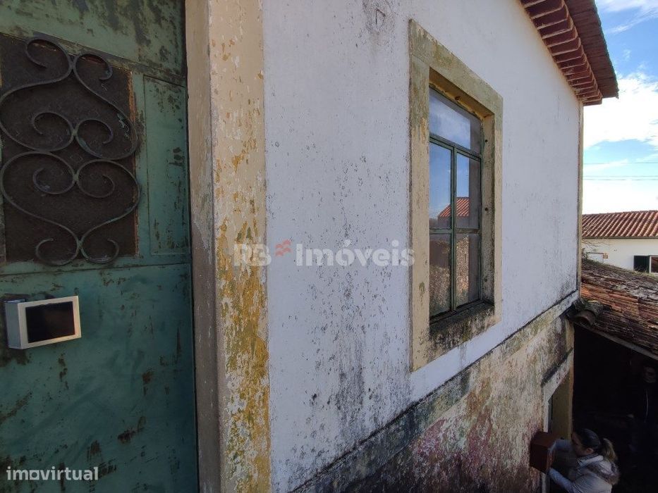 Moradia p/ Recuperar c/ terrenos - Areias, Ferreira do Zêzere