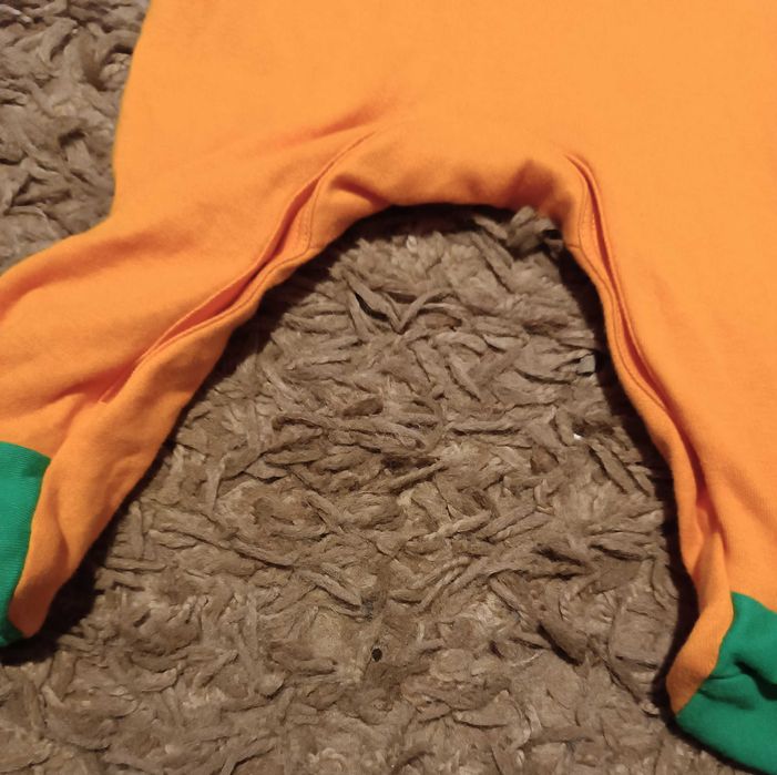 Kombinezon pajac piżamka DYNIA Halloween   na 3/6 miesięcy Fred&Flo