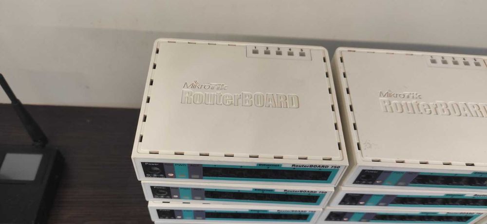 Mikrotik rb750 Роутер  в идеальном состоянии