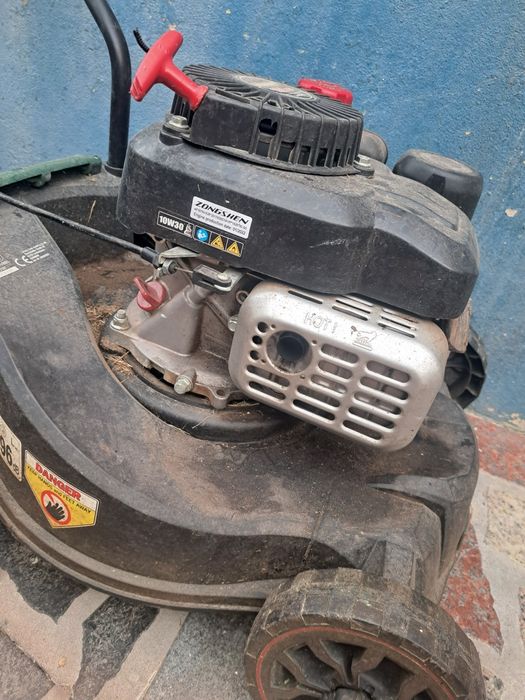 Corta relva a gasolina e aparadora