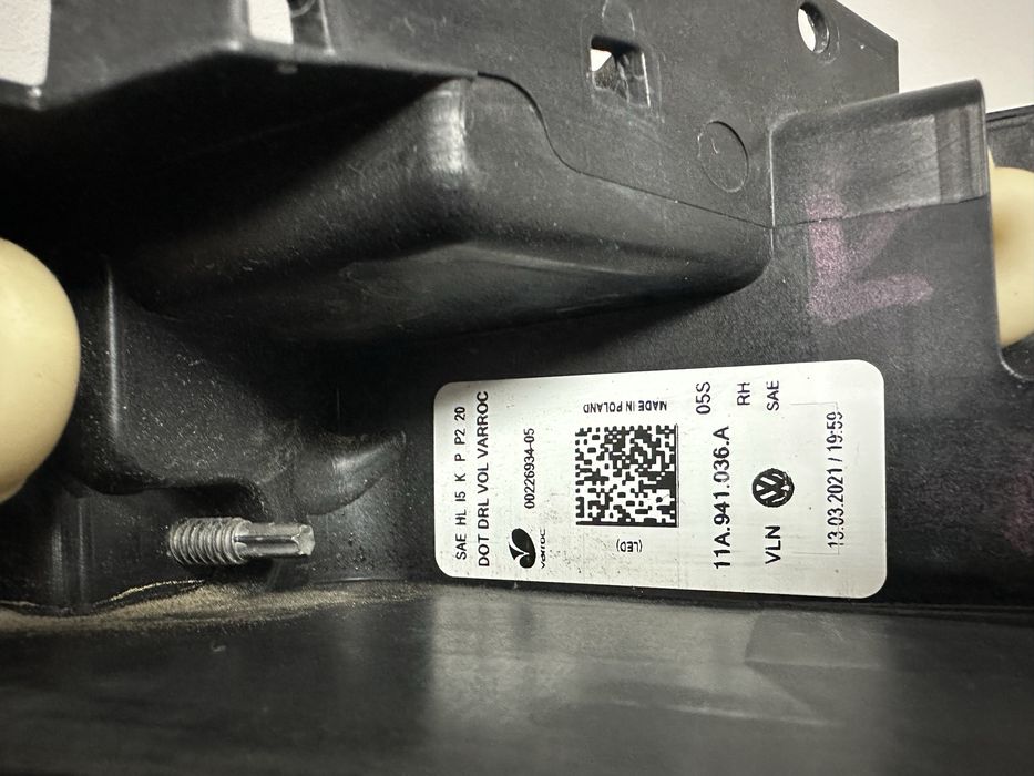 Vw ID4 USA передня права фара/11A.941.036.A