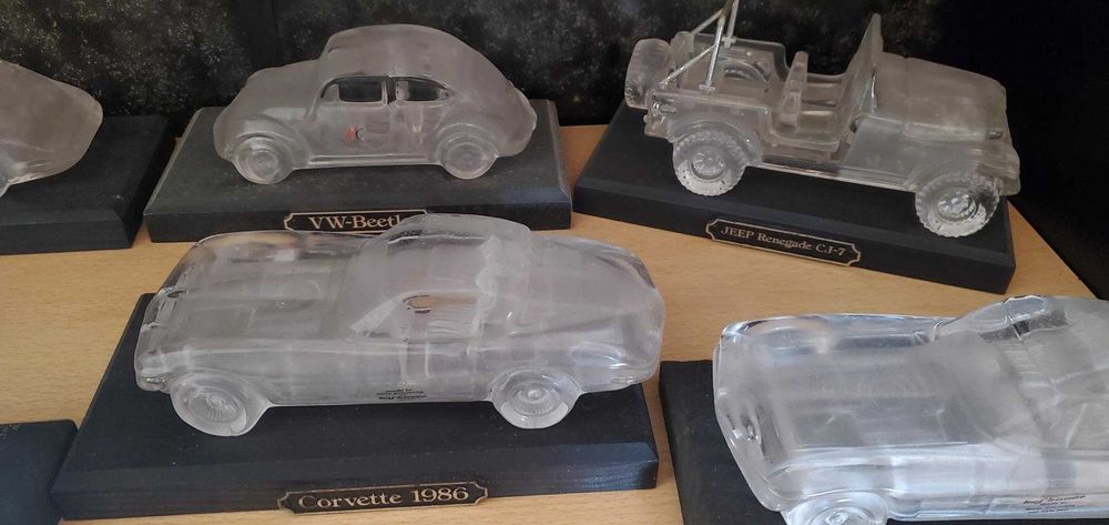 Vendo vários carros de cristal da Casa alemã Hofbauer, em bom estado.