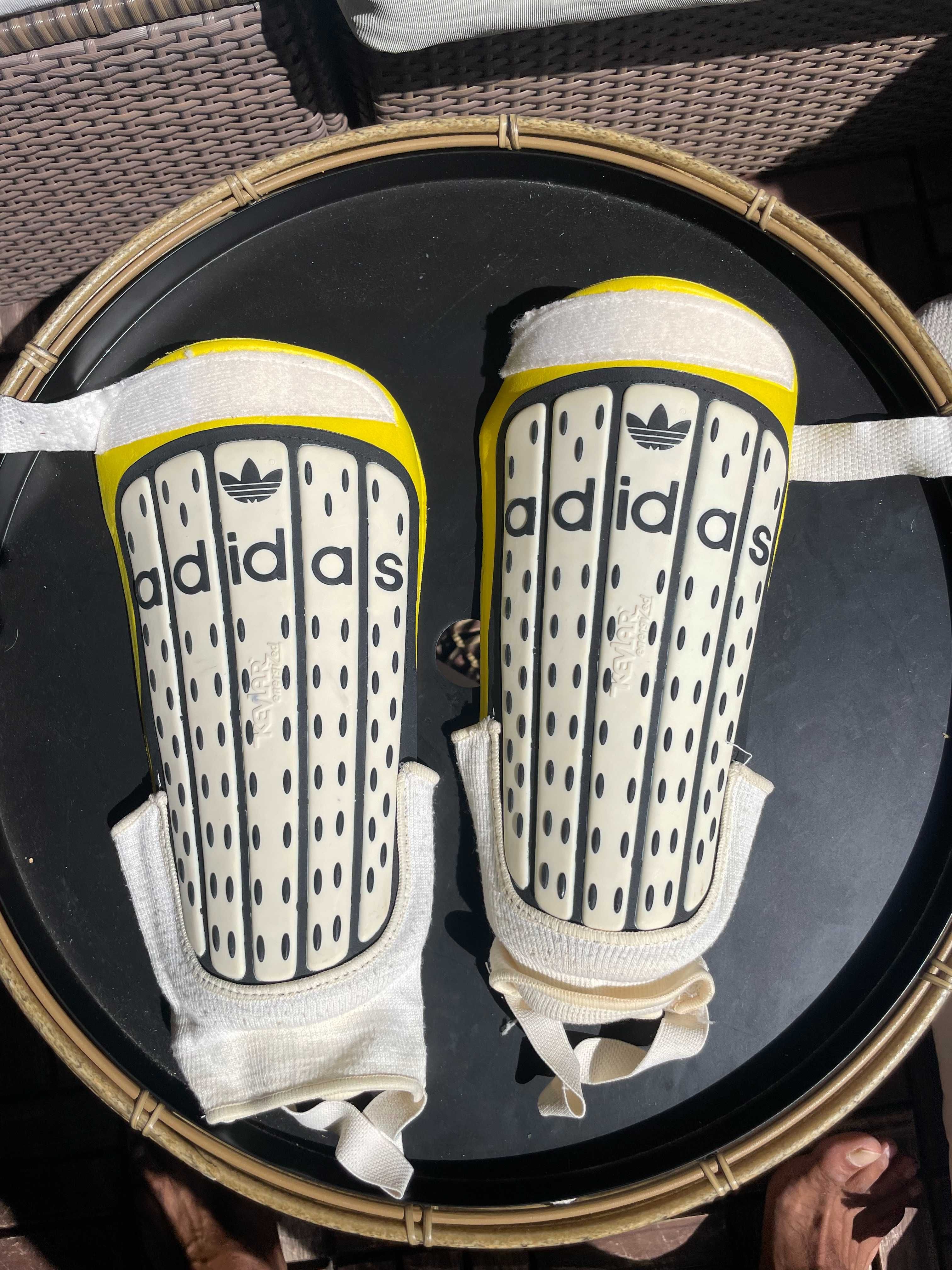 Caneleiras ADIDAS Futebol profissional - ampla protecção
