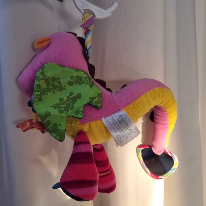 Smok smoczyca Lamaze pluszowa zawieszka maskotka grzechotka Lamaze