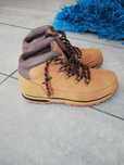 Vendo 3 pares de sapatos como novos