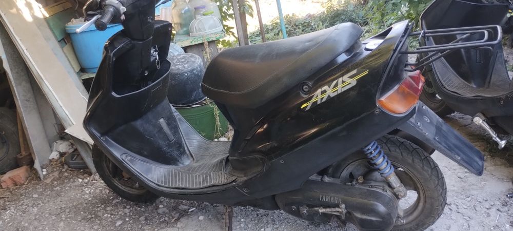 Три скутер Yamaha.             .