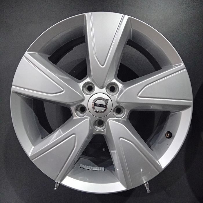 Felgi 17 5x108 Volvo XC40 OE (F508529-36)