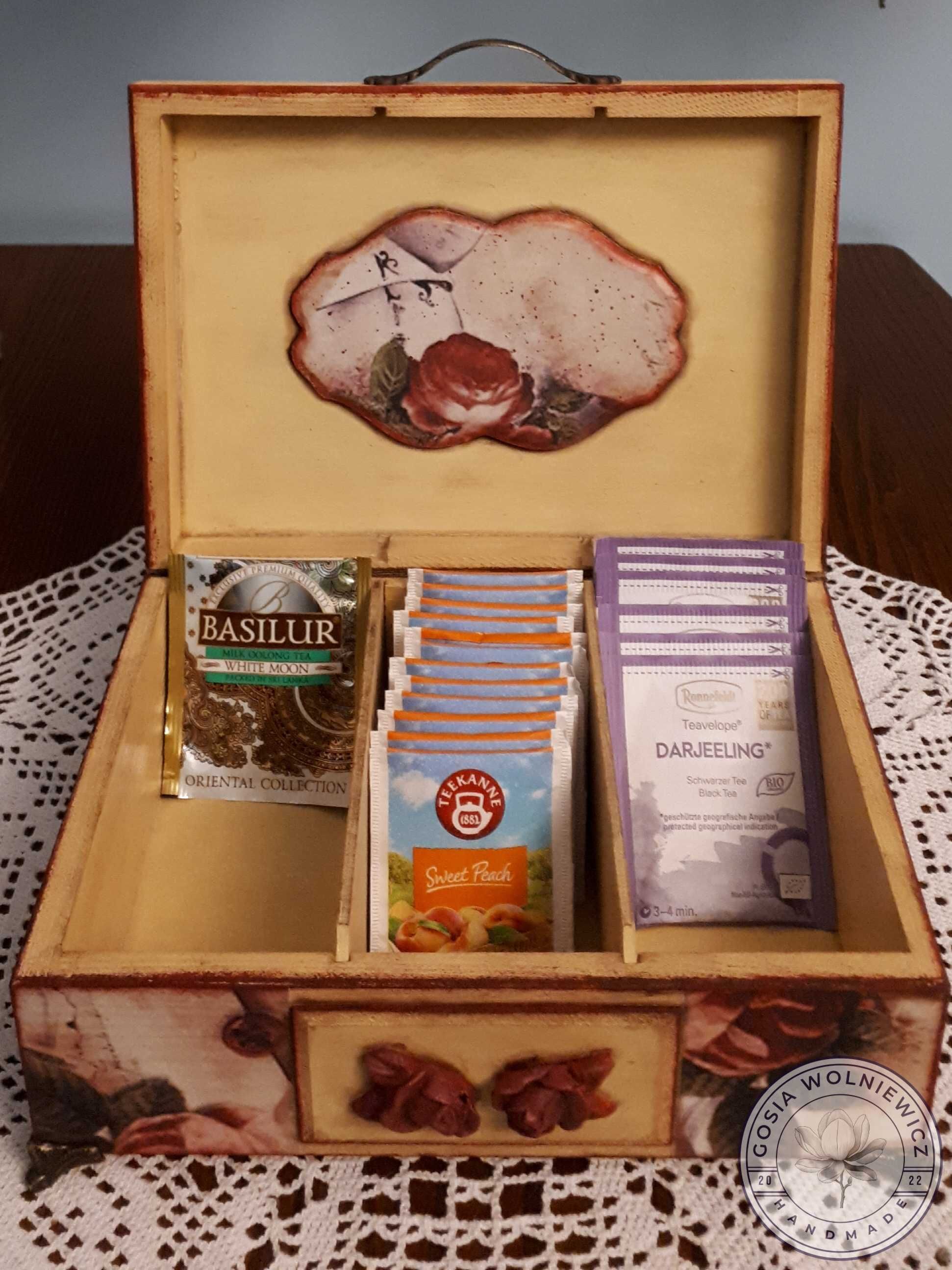 Ręcznie zdobiona elegancka herbaciarka w stylu vintage z motywem róż