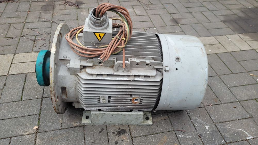 Sprzedam silniki elektryczne motoreduktory elektrobęben imadła pompy