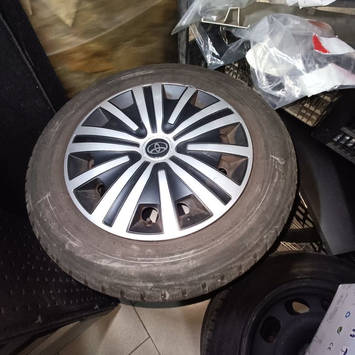 Vendo jantes Toyota Yaris com pneus