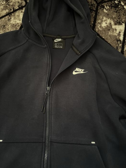 Nike Tech Fleece L size