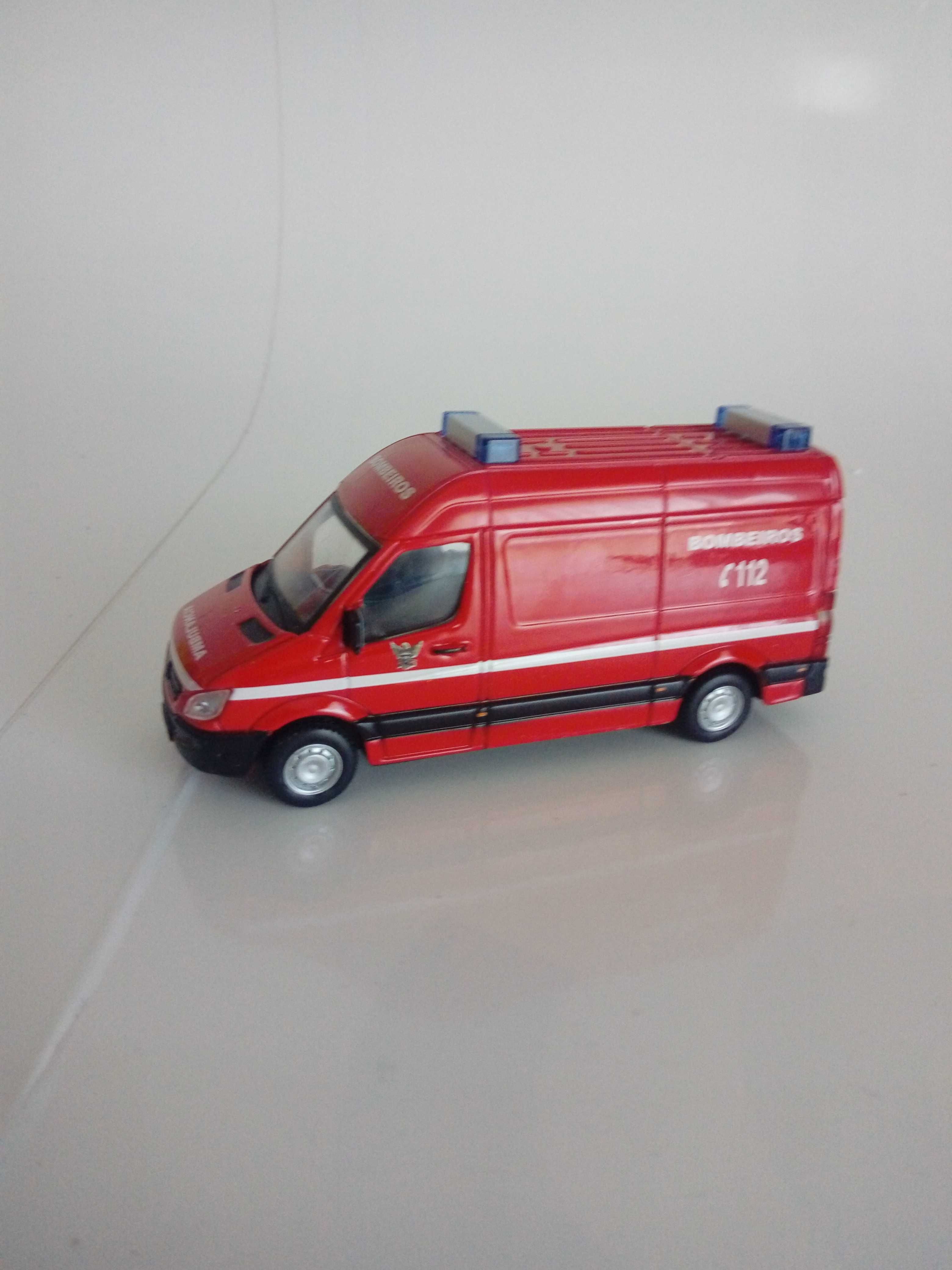 Miniatura de carro Ambulância