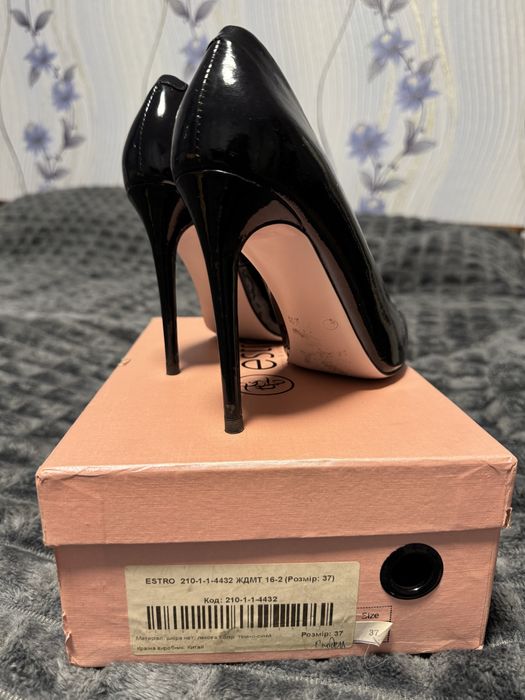 Жіночі туфлі Estro