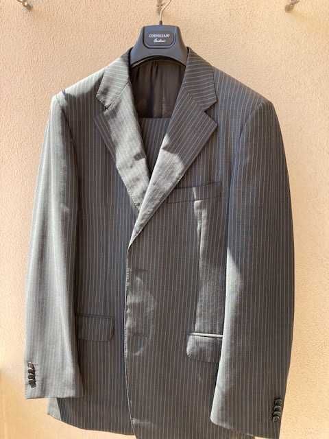 Fatos de homem praticamente novos