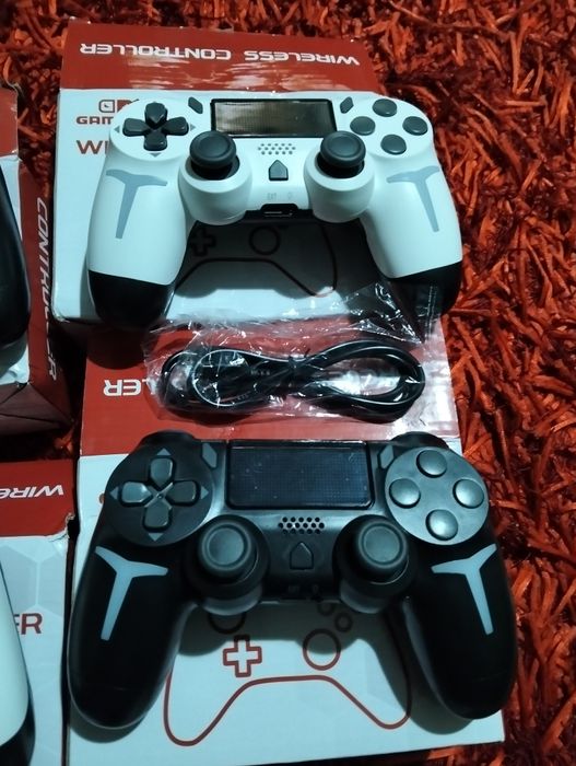 Comandos novos compatíveis com PS4, PS3 e PC.