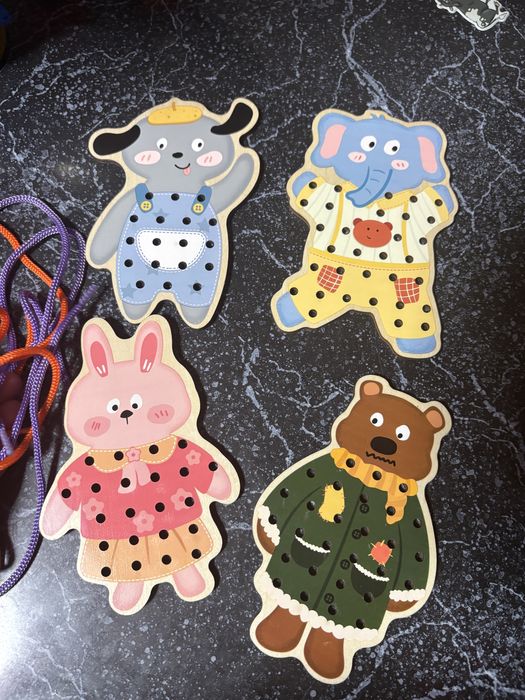 Деревʼяна іграшка шнурівка