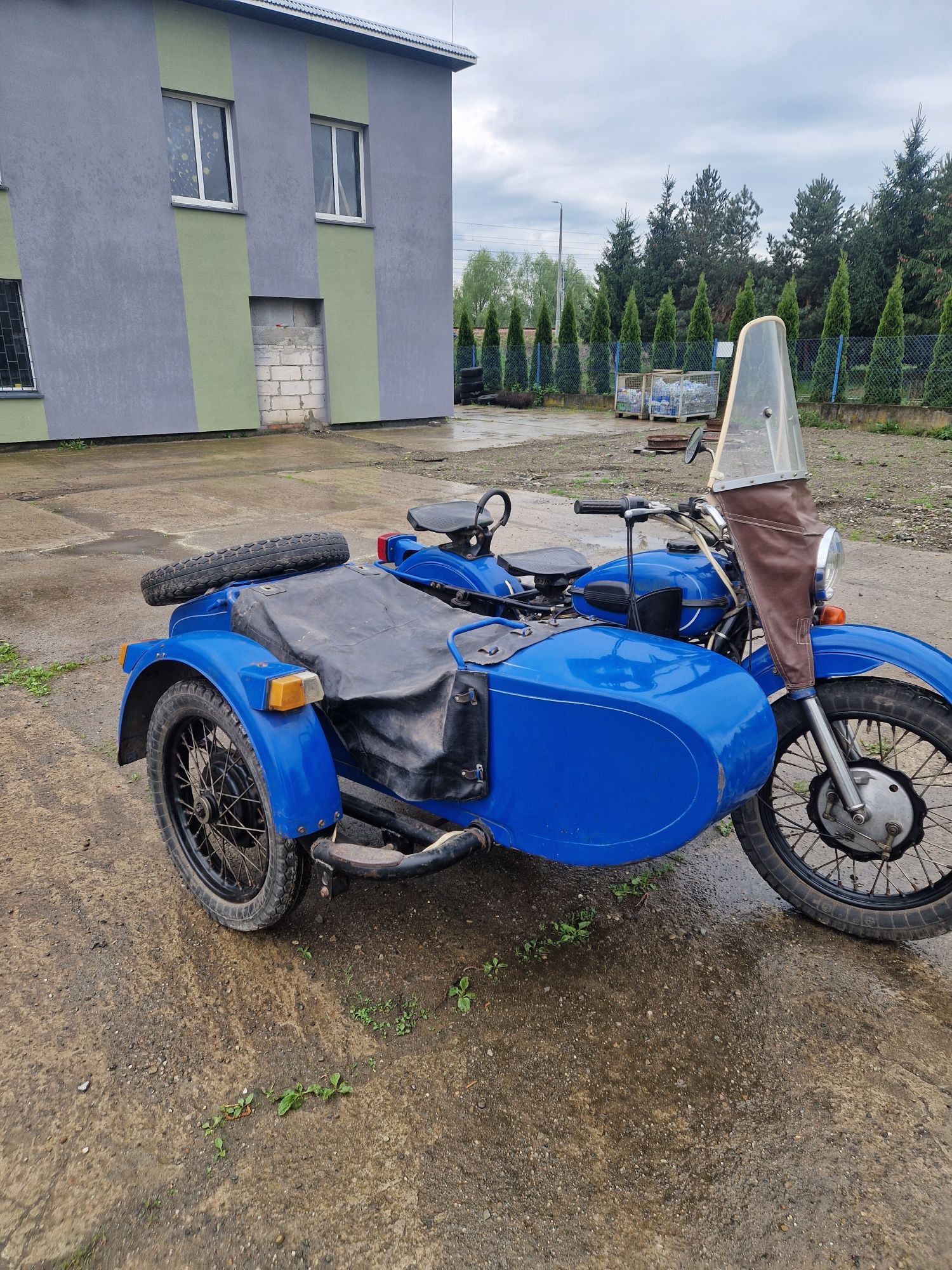 Motocykl Ural IM-38 z wstecznym biegem .