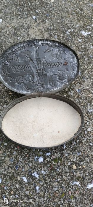 Stare pudełko - puszka