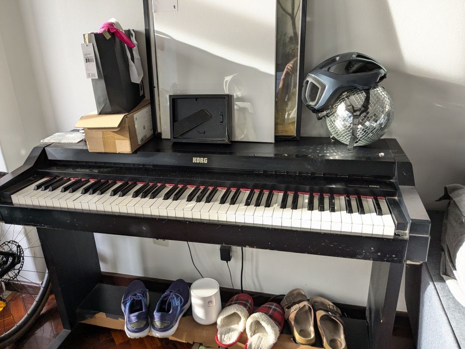 Piano digital Korg Concert 2500