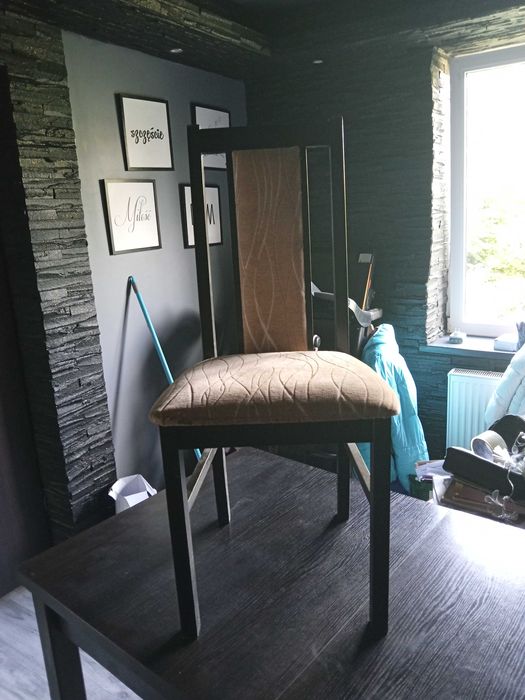 stol rozkladany z 6 krzeslami